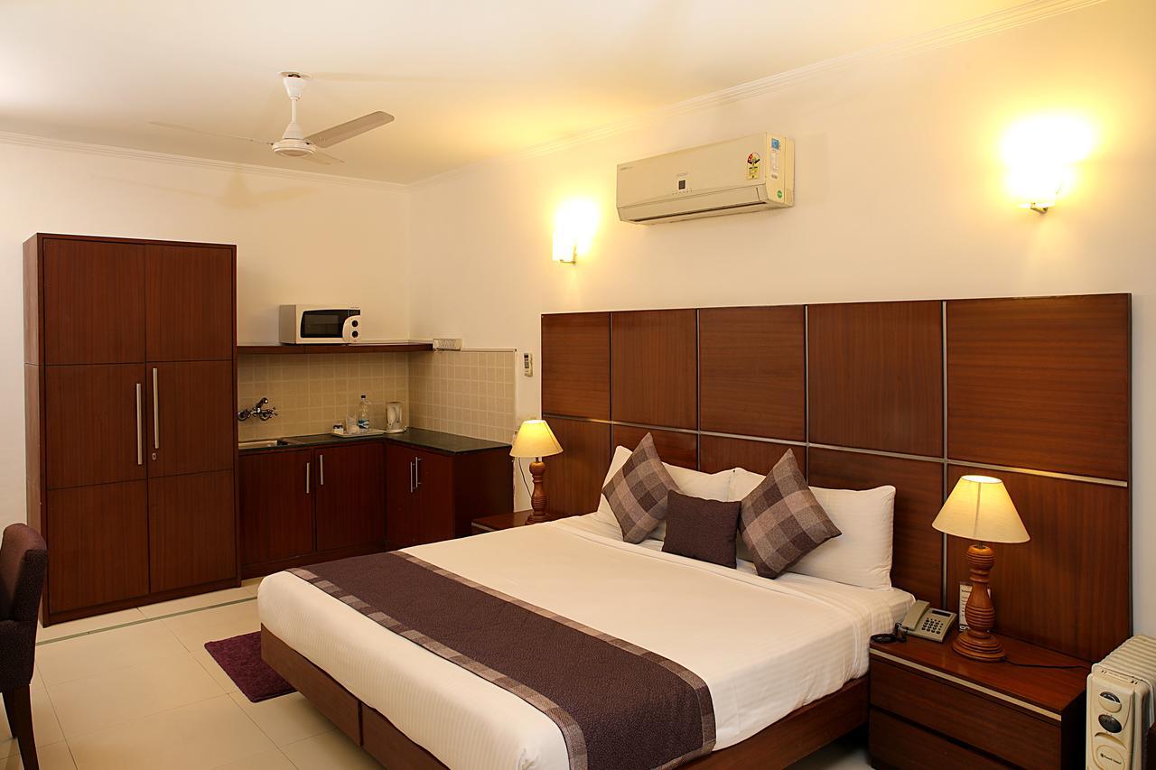 Ahuja Residency Dlf Phase 2 Hotell Gurgaon Exteriör bild